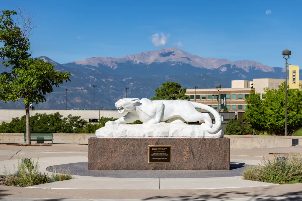 mountain lion statue with pikes peak in the background